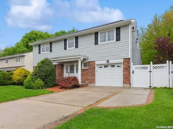 26 Woodoak Lane, Huntington, NY 11743