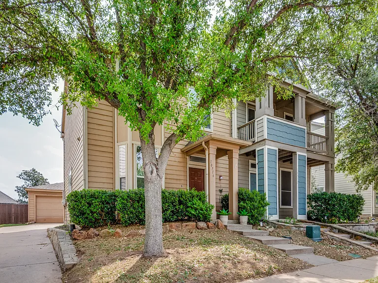 10716 Astor Dr — Photo 2