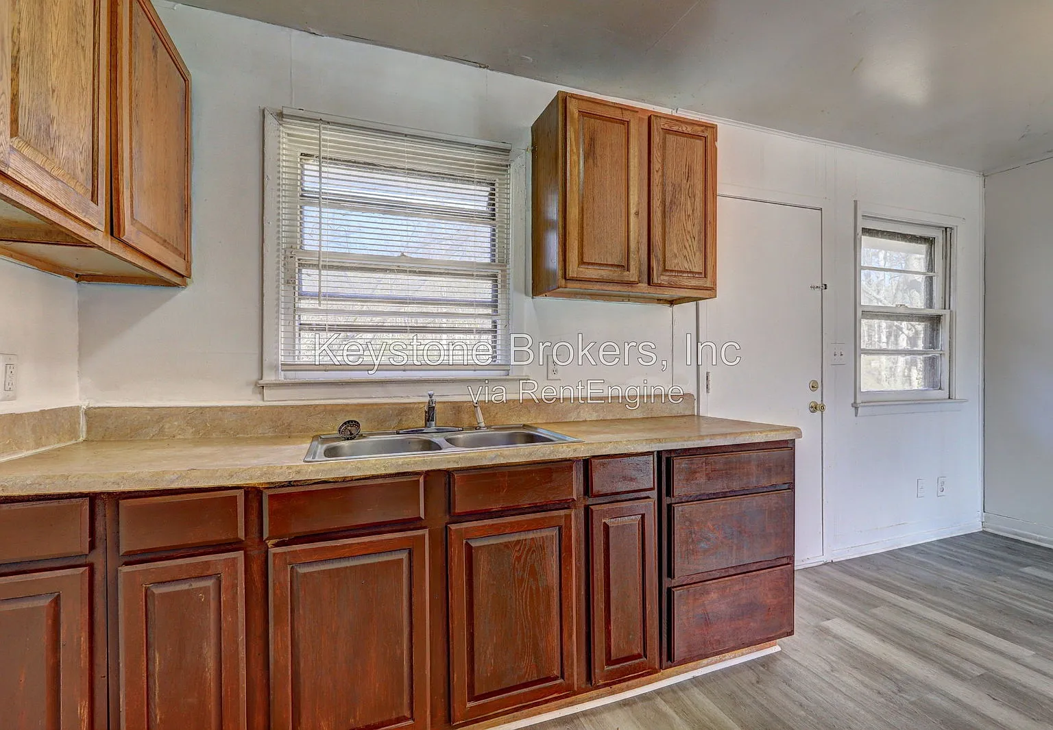 3 bed, 1.0 bath, 1000 sqft, $1,250 — Photo 4