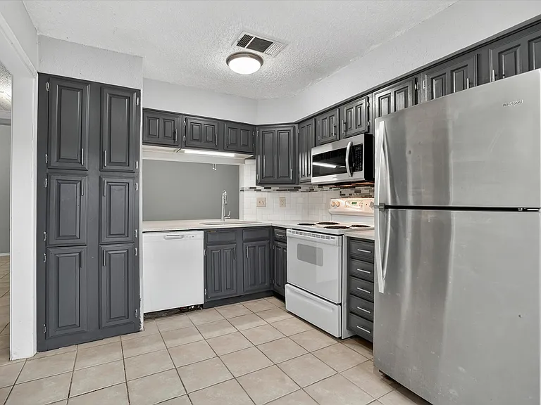 231 Shady Lane Dr — Photo 7