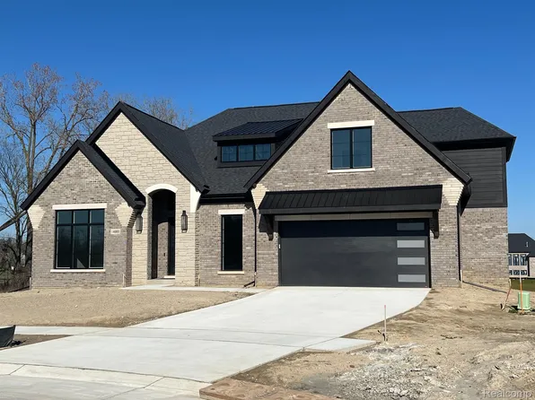 14000 Arthur Ct, Washington, MI 48094