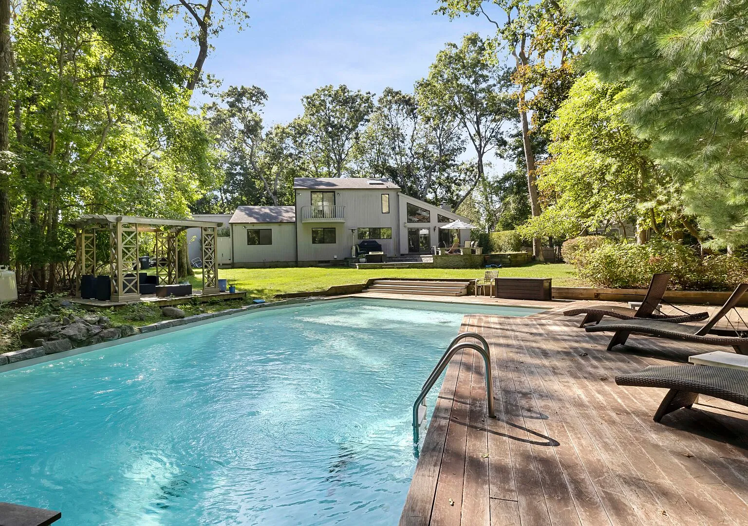 Open Layout, Ideal Relaxation and Entertaining — Photo 1