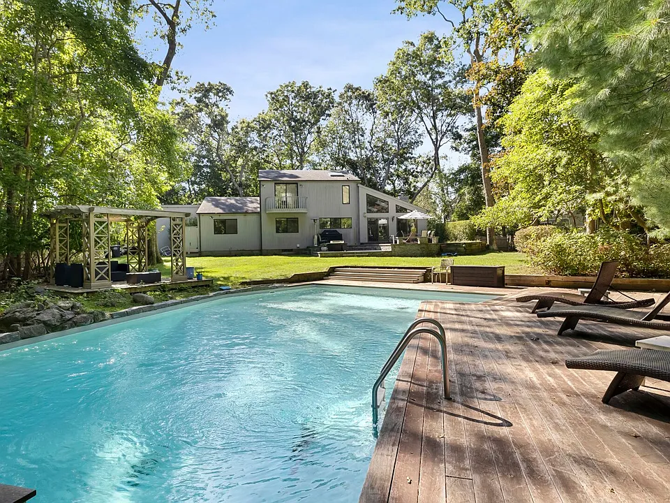 72 Sea Farm Ln