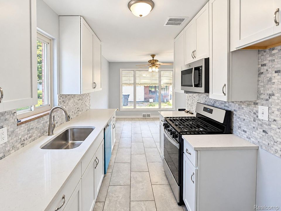 35937 Leon St, photo 3