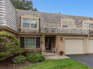2S676 Avenue Normandy W, Oak Brook, IL 60523