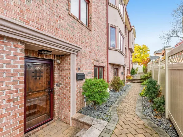 807 Edgewood Lane image 2 of 37