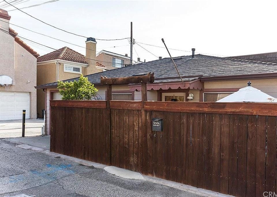 exterior of home for rent - entrance off alley way.