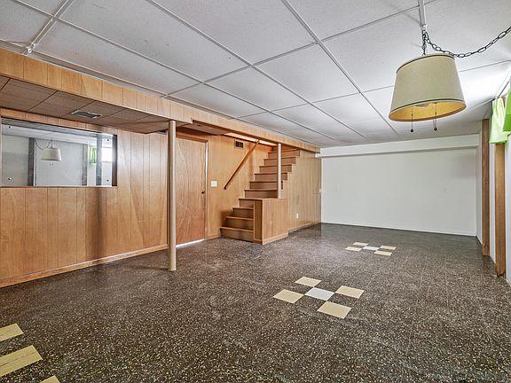 5th image of 947 Diane Ave