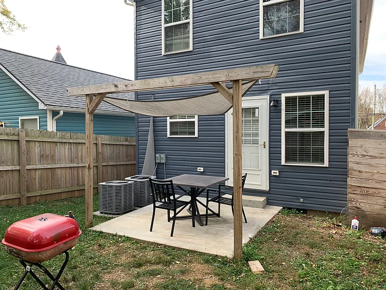 642 Jackson St — Photo 17