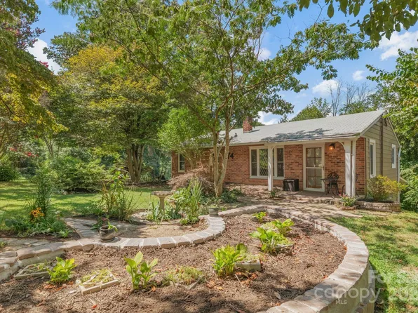 74 Lakeside Dr, Asheville, NC 28806