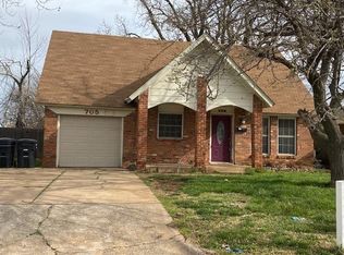 705 Harmon Cir, Moore, OK 73160