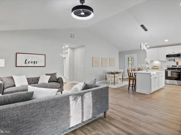 130 Highland Way, Chester Gap, VA 22623