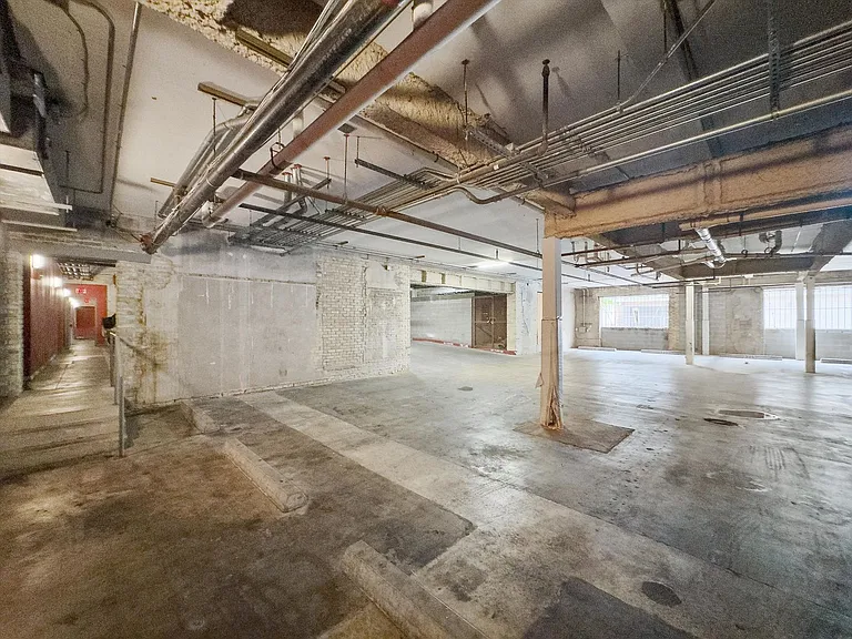 411 Brazos St — Photo 25