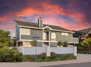 1596 Riverside Pl, Costa Mesa, CA 92627