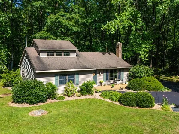 185 Brookside Ln, Nazareth, PA 18064