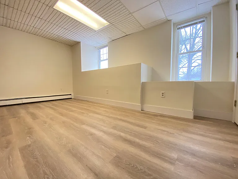 11-17 Sanborn St #15 — Photo 6