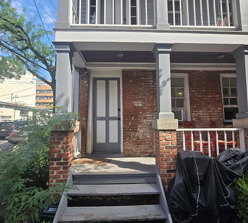 124 Erie St #1