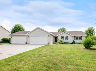 2856 Aquarius Rd, Green Bay, WI 54311