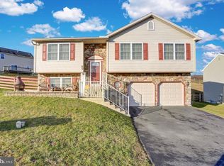 27 Crestview Dr, Sinking Spring, PA 19608