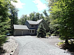 137 Crocketts Crst, Pocono Pines, PA