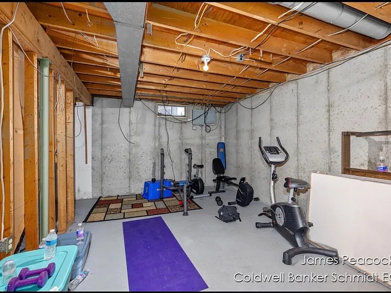2182 Burton St SW — Photo 7