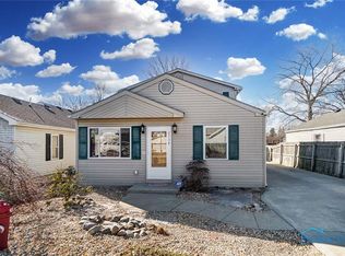 2738 Edwin St, Oregon, OH 43616