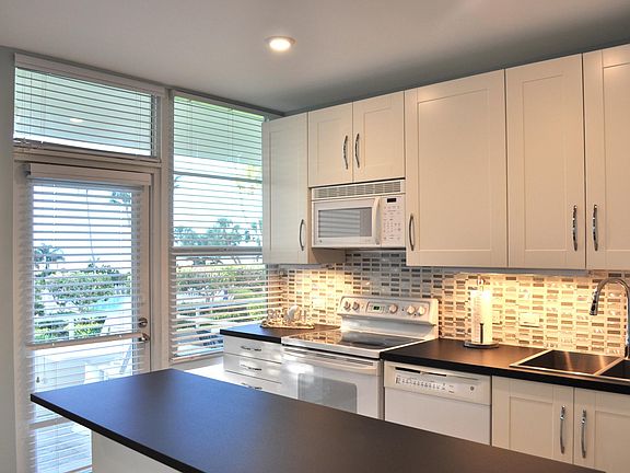 2nd image of 220 Seaview Ct #220