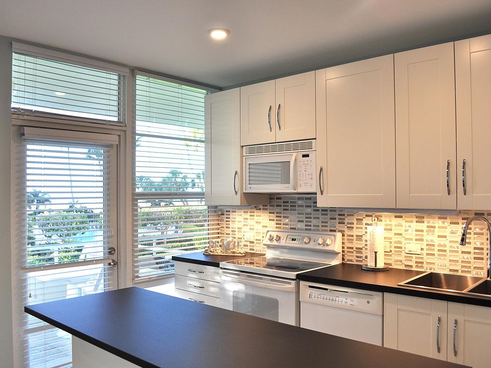 1st image of 220 Seaview Ct APT 210
