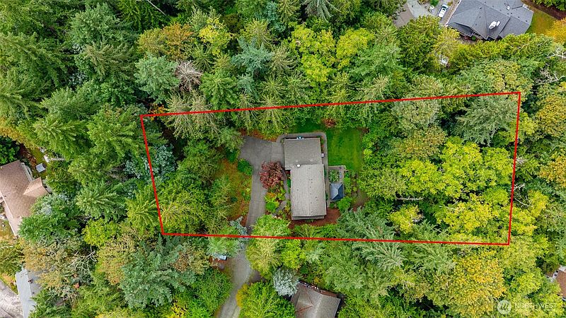 3rd image of 121 N 39th Place