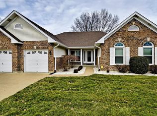 12421 Courtyard Lake Dr, Saint Louis, MO
