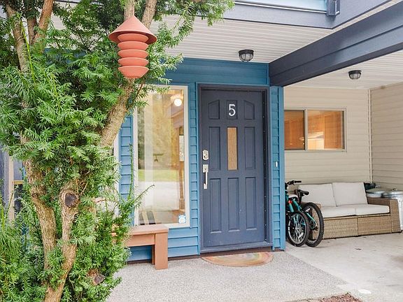 3rd image of 623 Farnham Rd #5