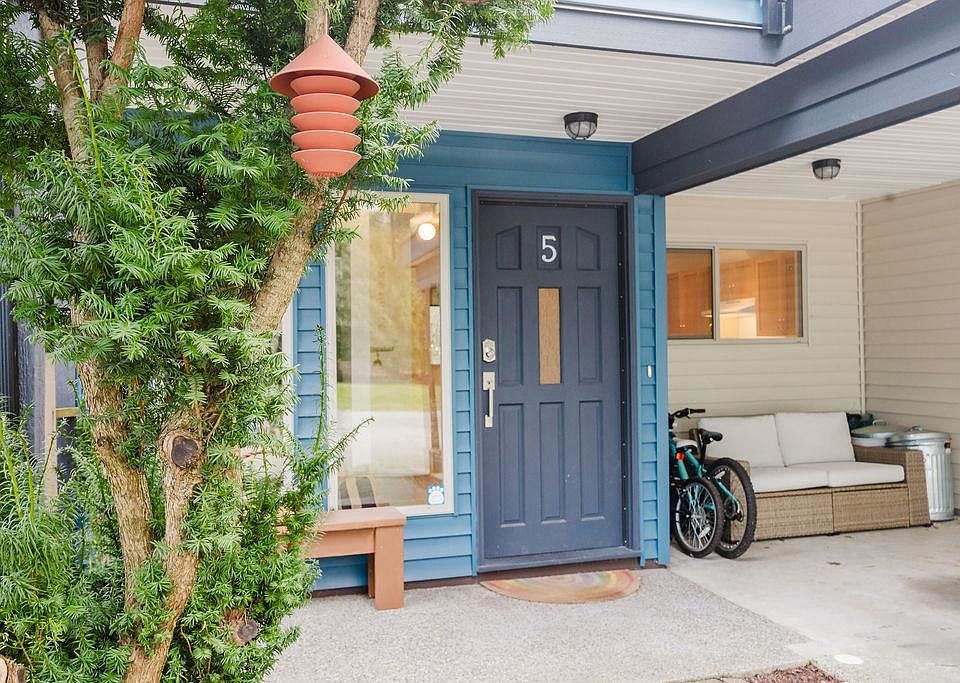 1st image of 623 Farnham Rd #5