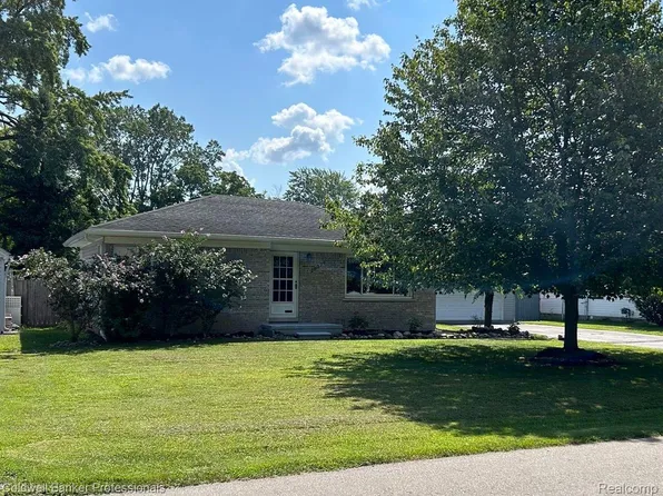 20374 Beatrice St, Livonia, MI 48152