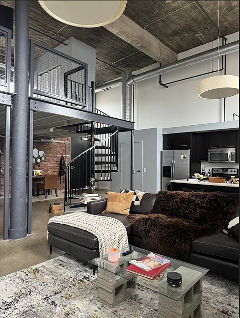 Day Companies Short North — Photo 4