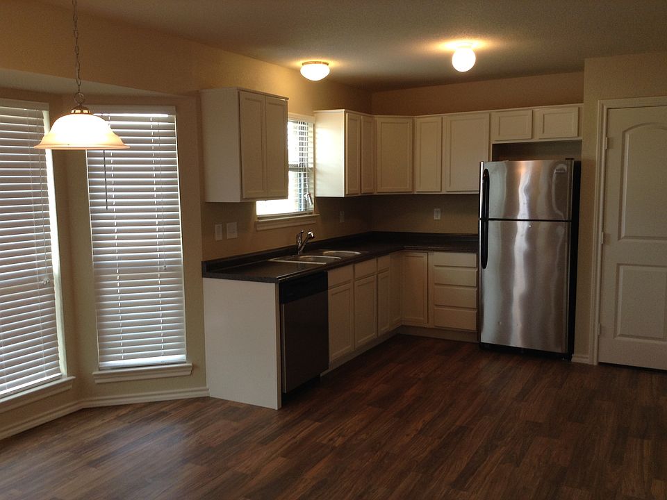 2nd image of 2100 Melody Cir