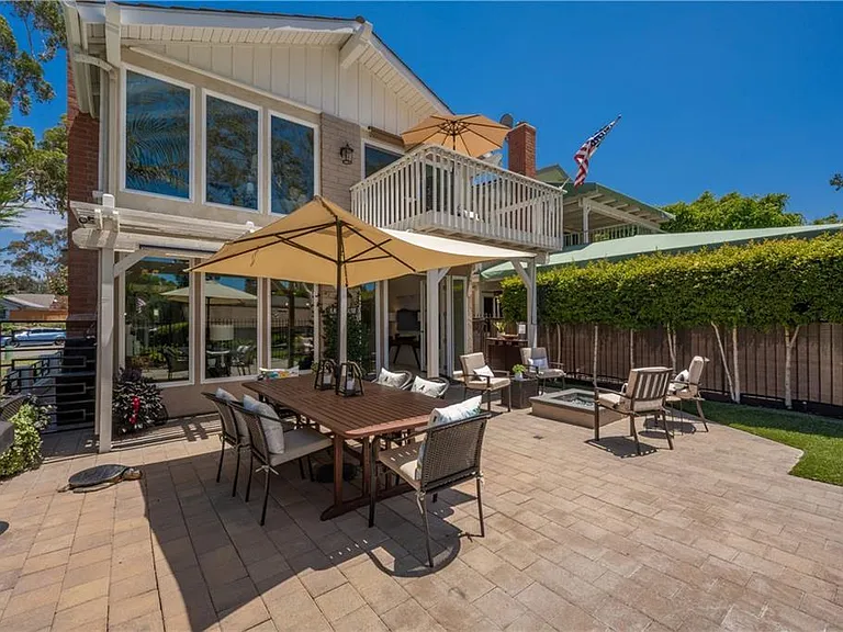 24472 Overlake Dr — Photo 36