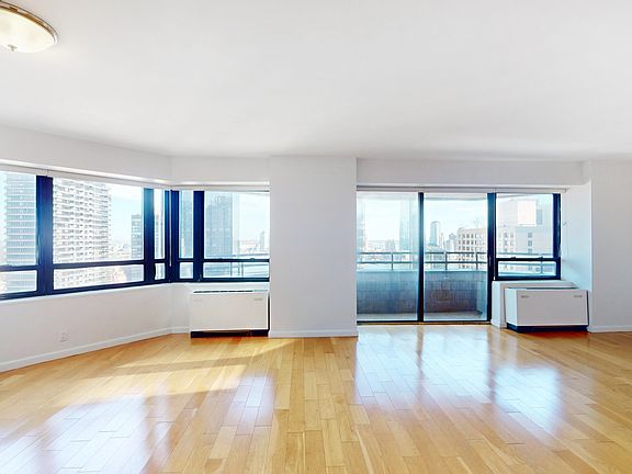 4th image of 240 E 47th St APT 31D