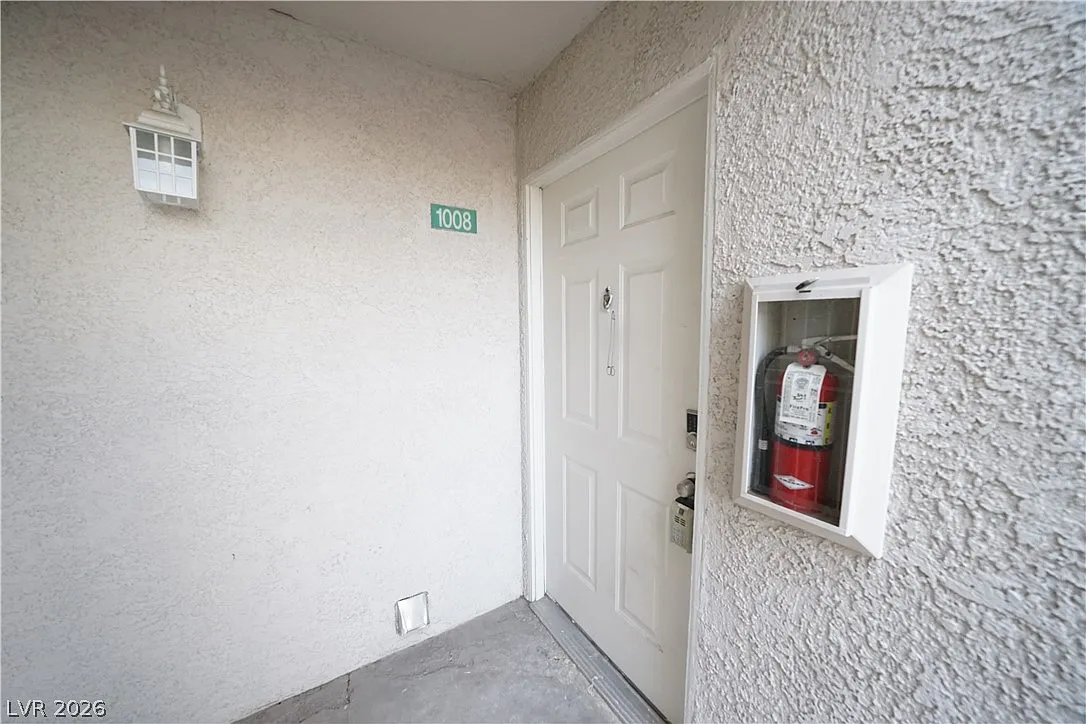 1 bed, 1.0 bath, 677 sqft, $995 — Photo 2