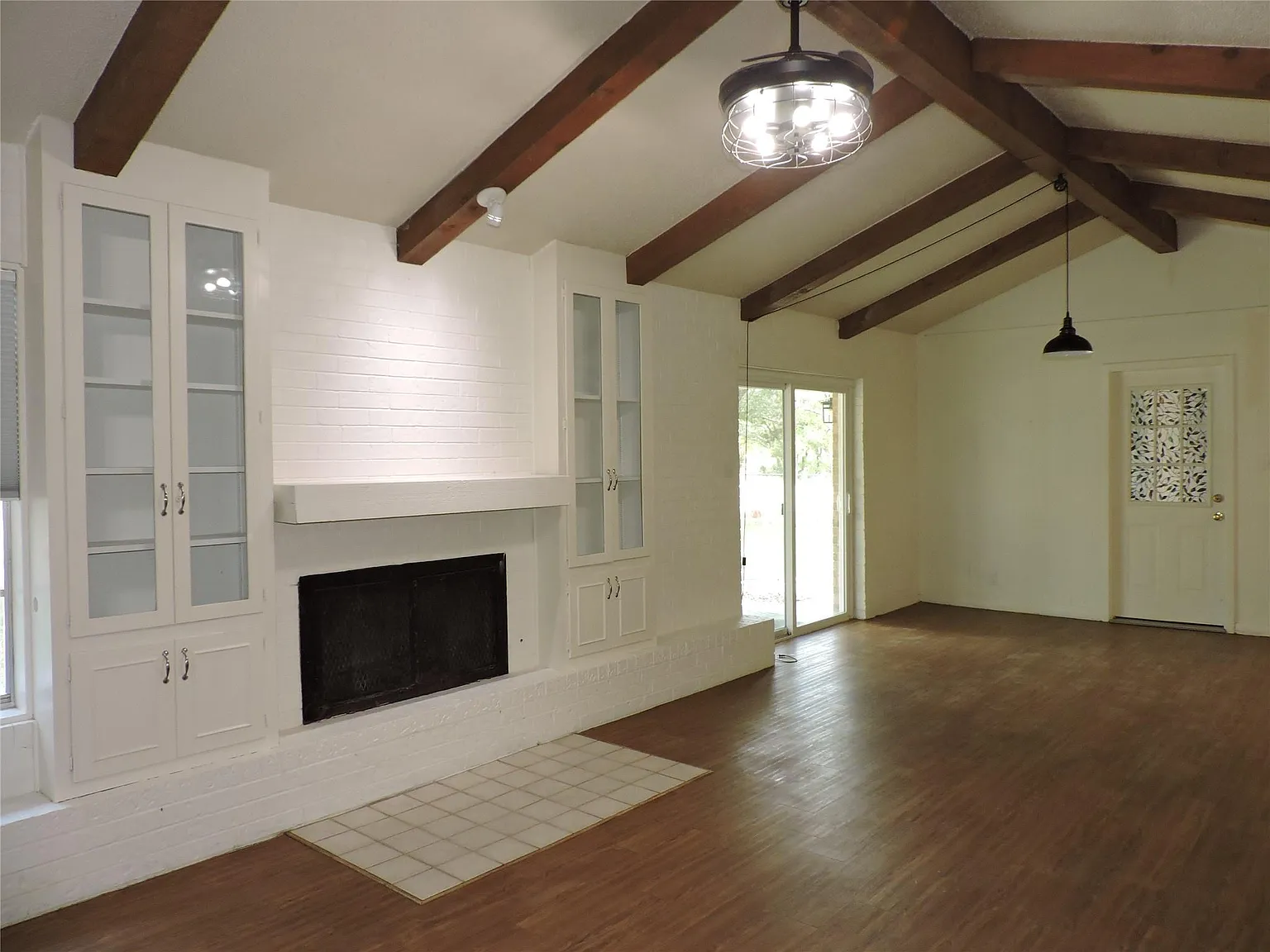 3 bed, 2.0 bath, 1614 sqft, $2,000 — Photo 1