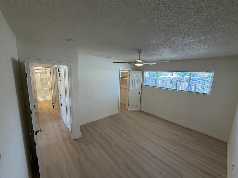 180 E Barbour St #C — Photo 14