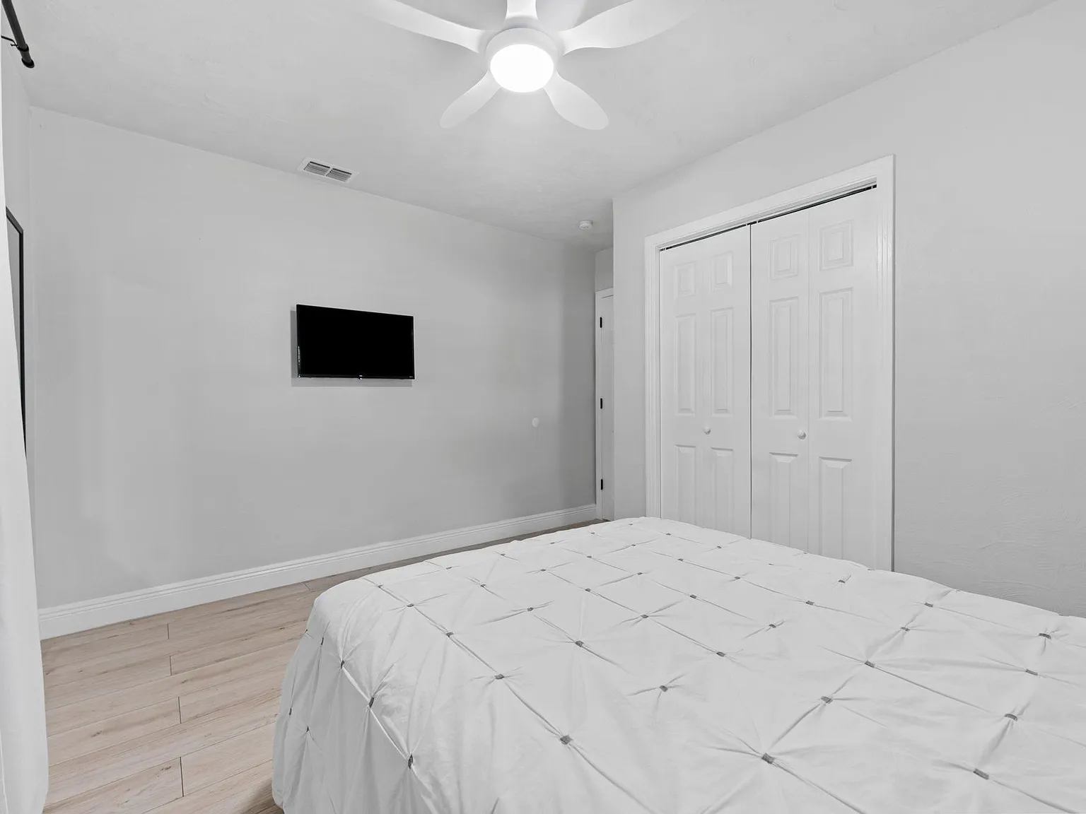 4 bed, 2.0 bath, 1300 sqft, $754 — Photo 2