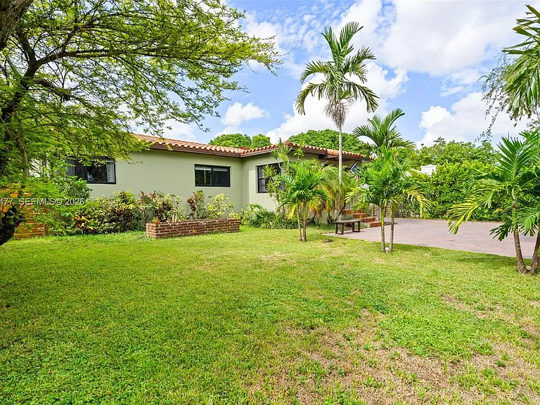 550 Westward Dr — Photo 32
