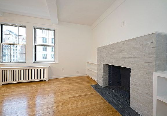 4th image of 31 E 12th St APT 8A