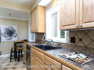 1812 SW Parkview Ct, Portland, OR 97221