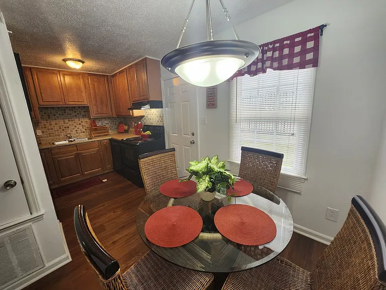 Sharon Pines — Photo 20