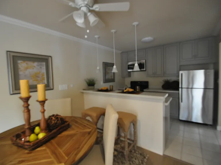 Oak Park Manor — Photo 41