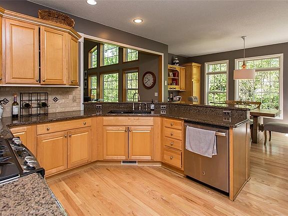 5th image of 8583 Newbury Ct