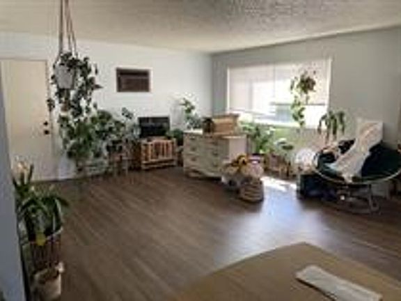 5th image of 129 Hawthorn Ave #12
