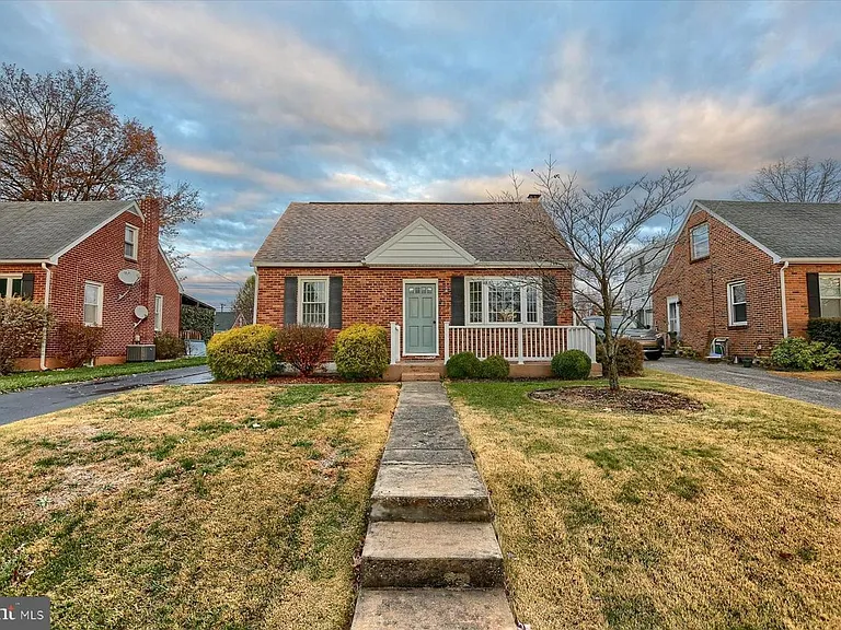 317 Greystone Rd — Photo 1