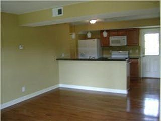 4th image of 7424 Orville Ave